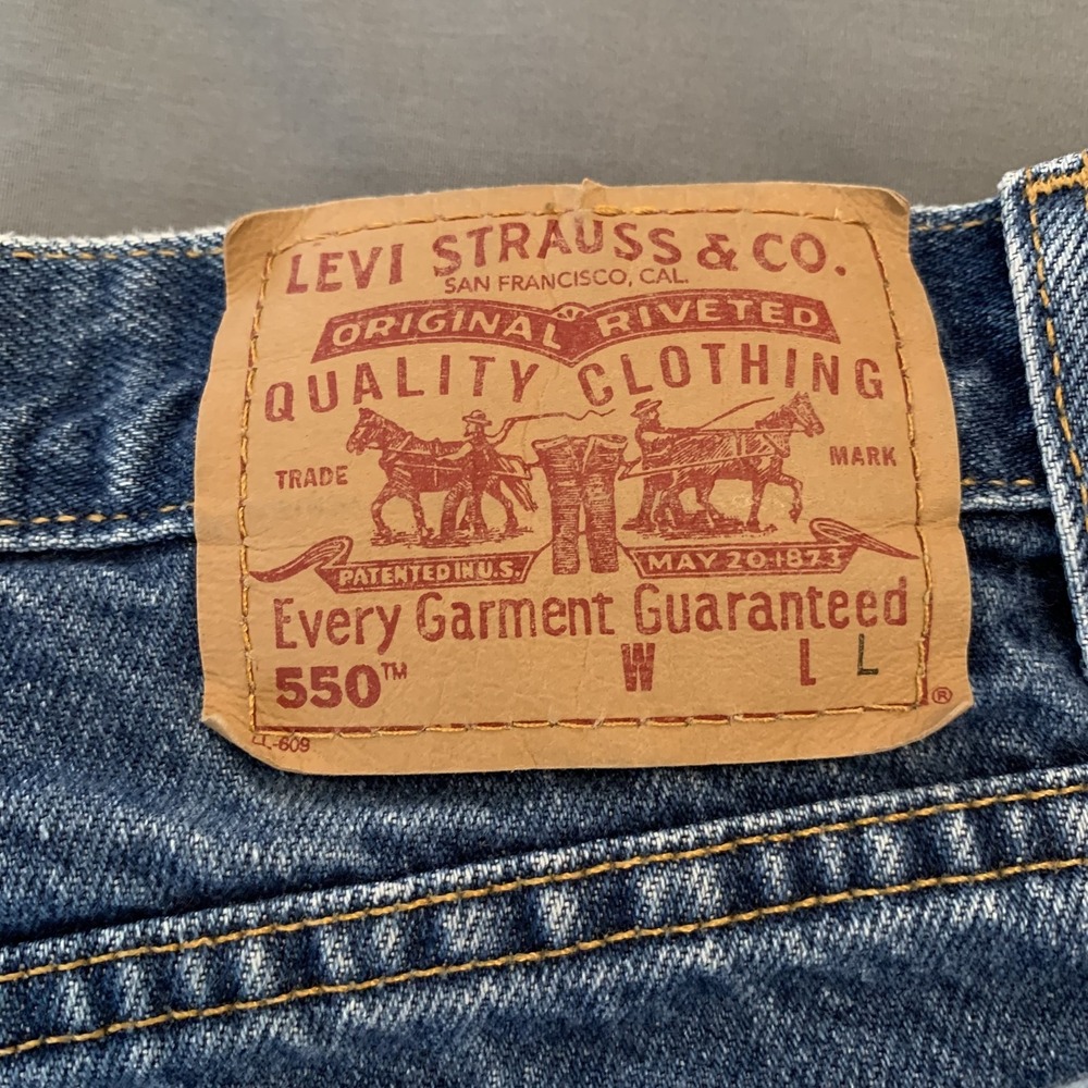 Levis 550 Shorts Womens 14 Large Blue‎ Denim Relaxed Fit Frayed Hem Tapered Leg - Picture 8 of 9